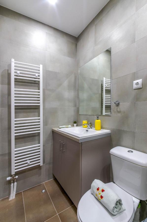 Renovated 2Bd House Close To Pireus Port Bagian luar foto