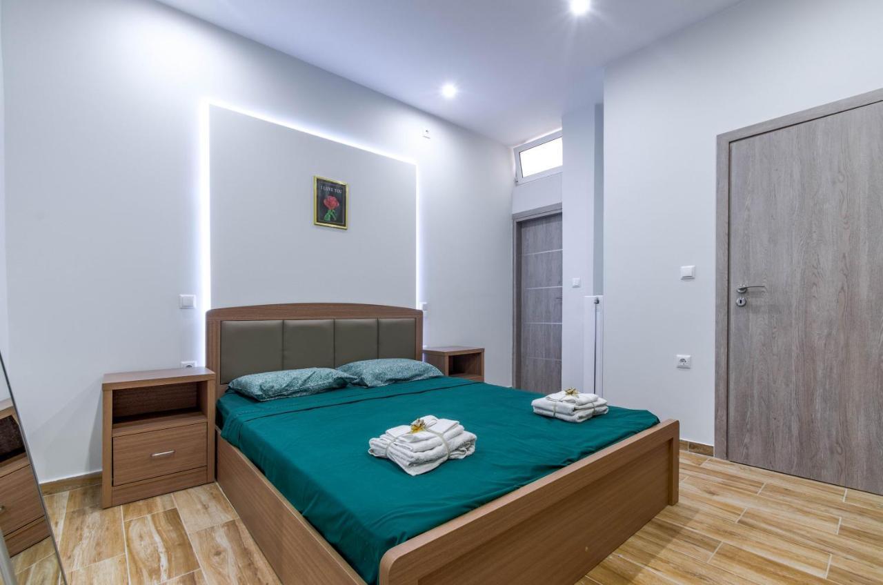 Renovated 2Bd House Close To Pireus Port Bagian luar foto